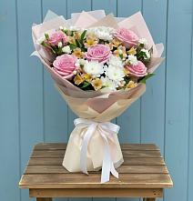 Букет цветов из:  Гвоздики, Орхидеи и Розы в Яранске