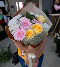 Букет цветов из:  Герберы, Розы и Хризантемы в Яранске