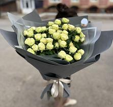 Букет Белые кустовые розы Солинеро в Яранске