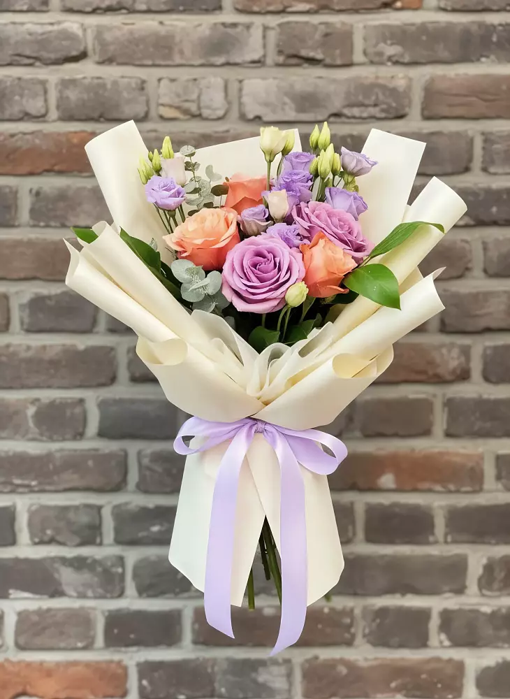 Букет цветов из: Лизиантусы и Розы в Яранске