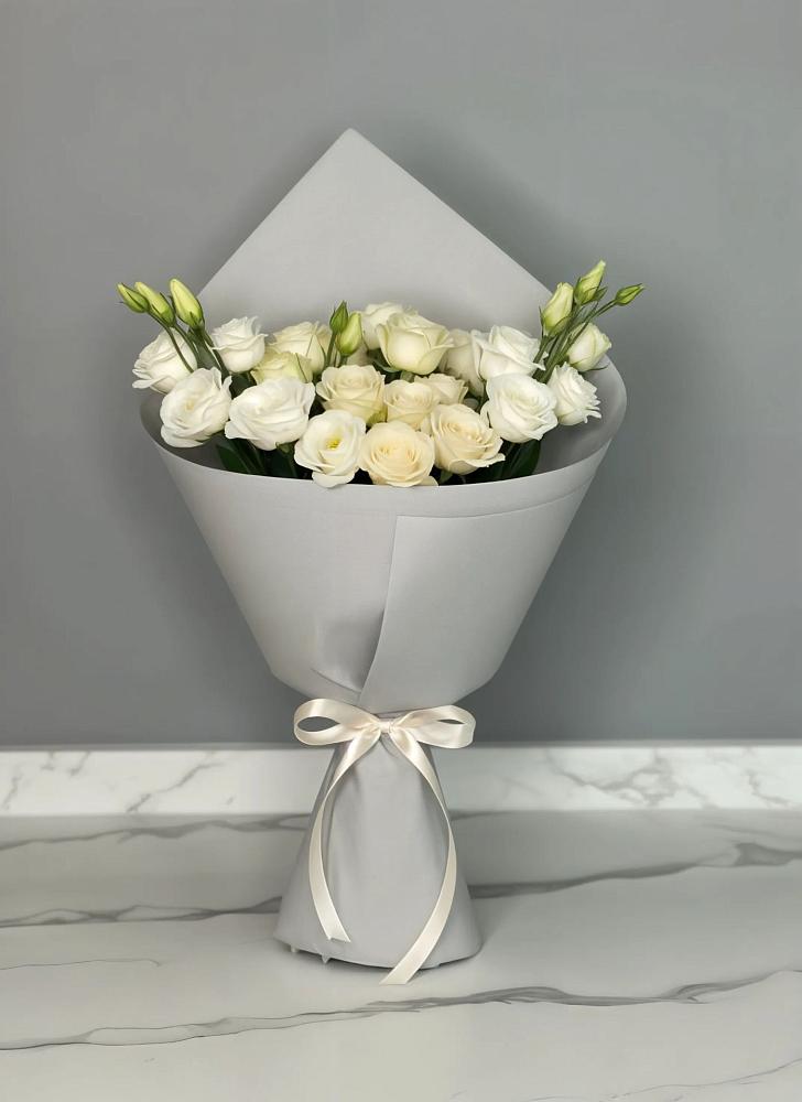 Букет цветов из: Розы и Лизиантусы в Яранске