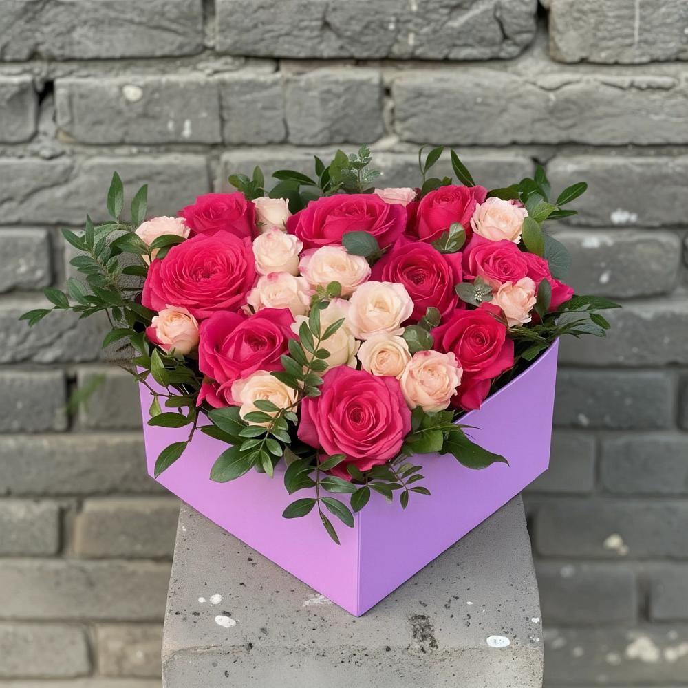 Цветочная композиция из Розы в коробке в Яранске