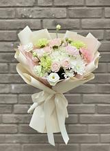 Букет цветов из:  Гвоздики, Розы, Лизиантусы и Хризантемы в Яранске