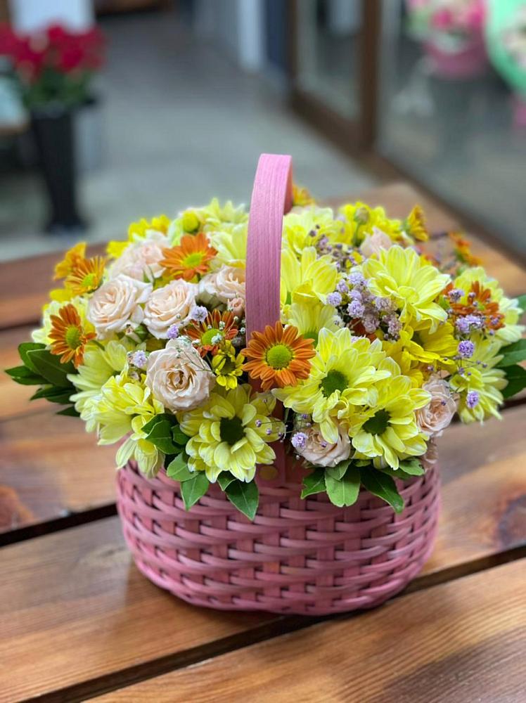 Цветочная композиция из Хризантемы и Розы в корзине в Яранске