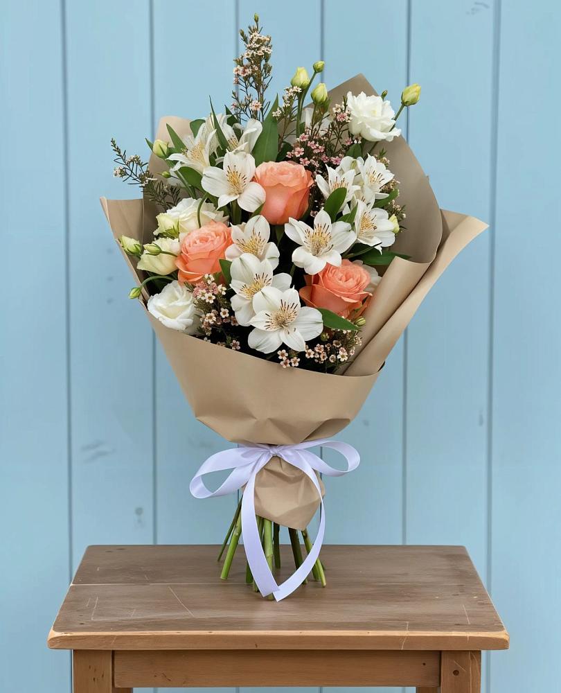 Букет цветов из: Альстромерии, Лизиантусы, Розы и Хризантемы в Яранске